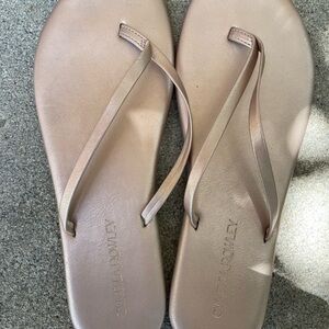 Cynthia Rowley Rose Gold Sandals Flip-Flop Style